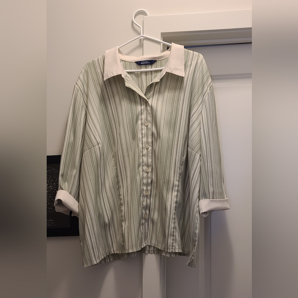 NWOT Penningtons Green and White Striped Button Down Shirt